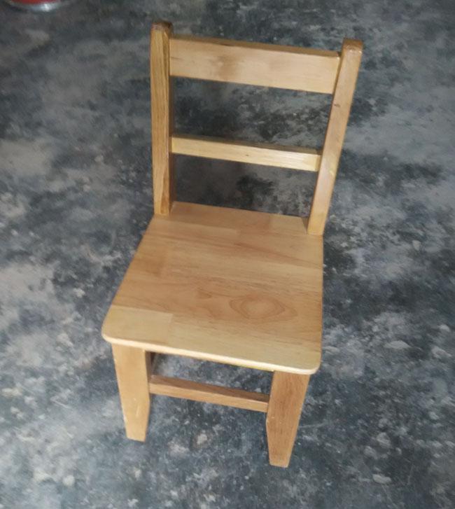 Mobilia dell'aula di asilo del legno duro, le sedie dei bambini di legno solidi