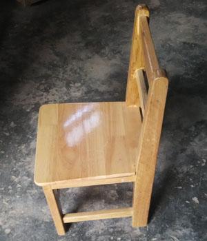 Mobilia dell'aula di asilo del legno duro, le sedie dei bambini di legno solidi